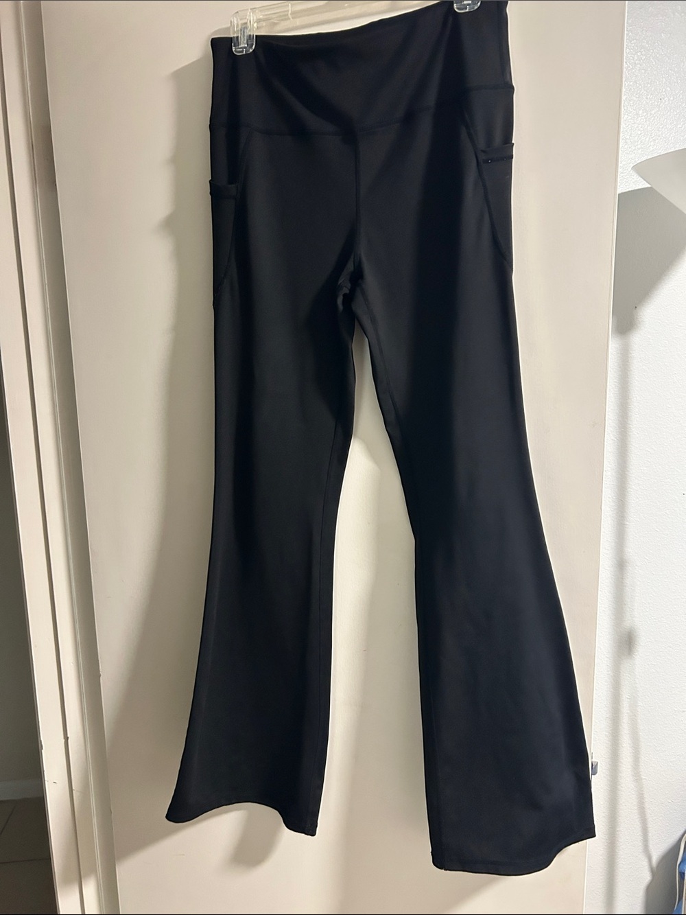 Women's Black Flared Leggings with Phone Pockets